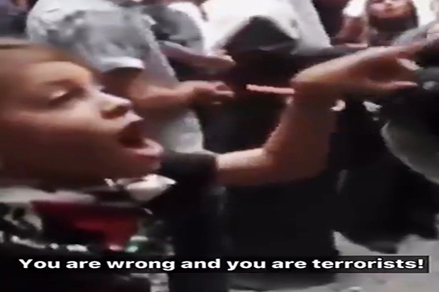 Di Hadapan Tentara Zionis,...