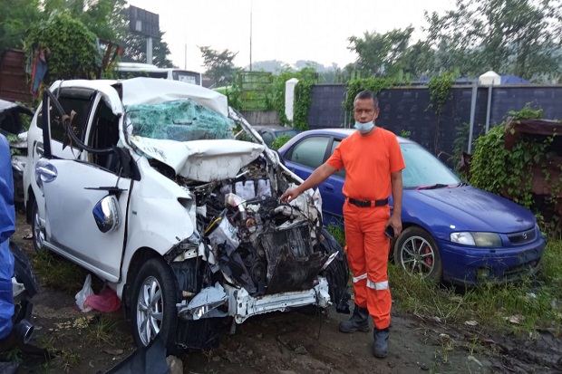 Hantam Truk Rongsokan...