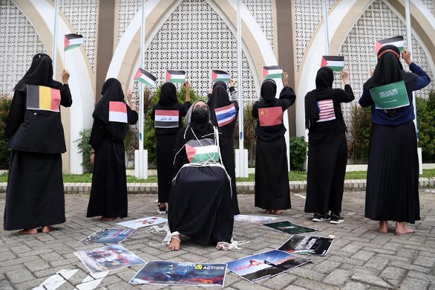 Gambarkan Kekejaman...