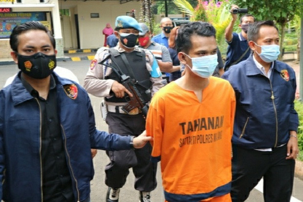 Sadis, Pemuda Ini Tusuk...
