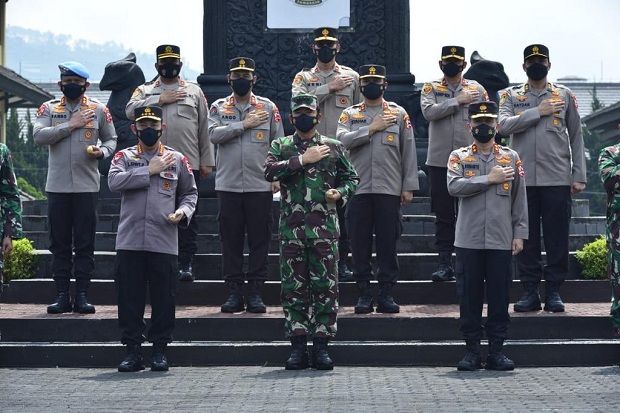 Kompak, Panglima dan...