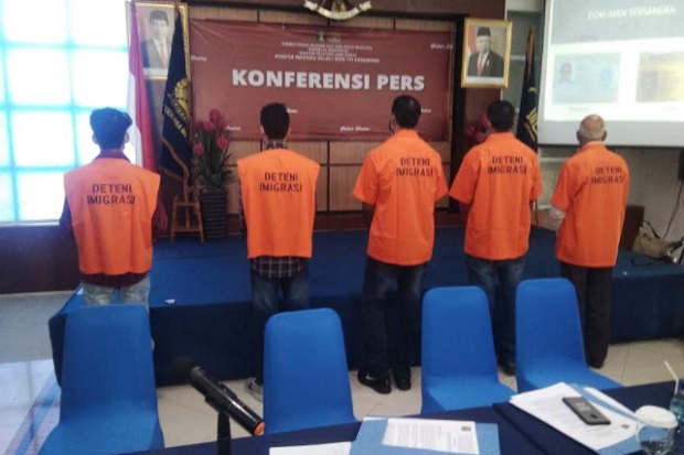 5 Warga India Ditangkap,...