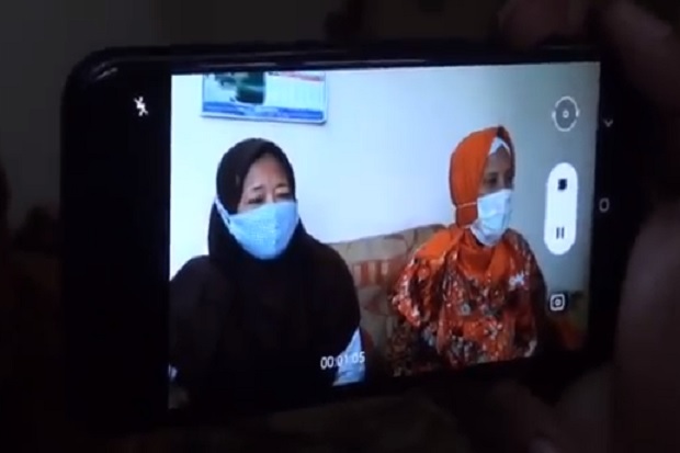 Ratusan Emak-Emak Gigit...