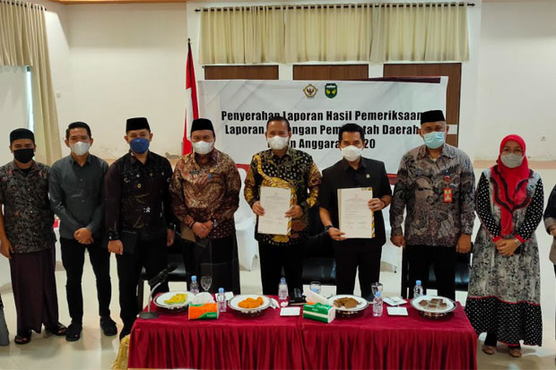 Kabupaten Luwu Raih...