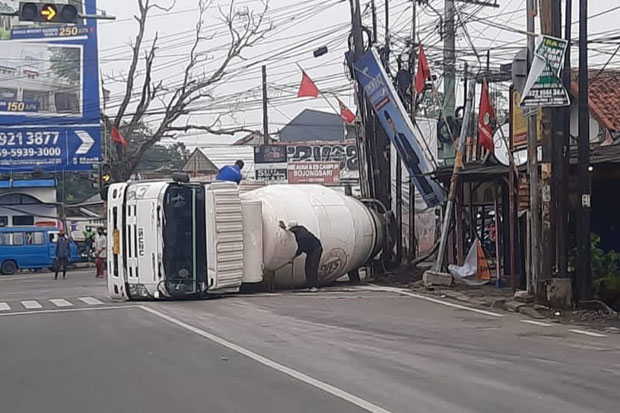 Diduga Sopir Mengantuk,...