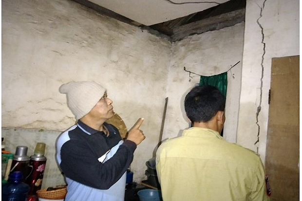Gempa Blitar: Ratusan...