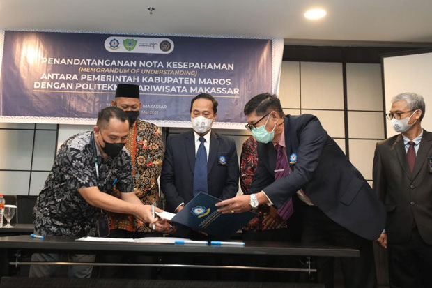 Poltekpar Makassar Jalin...