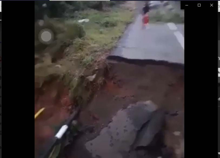 Hujan Deras Semalaman,...