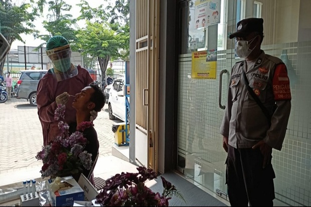 Positif COVID-19, Seorang...