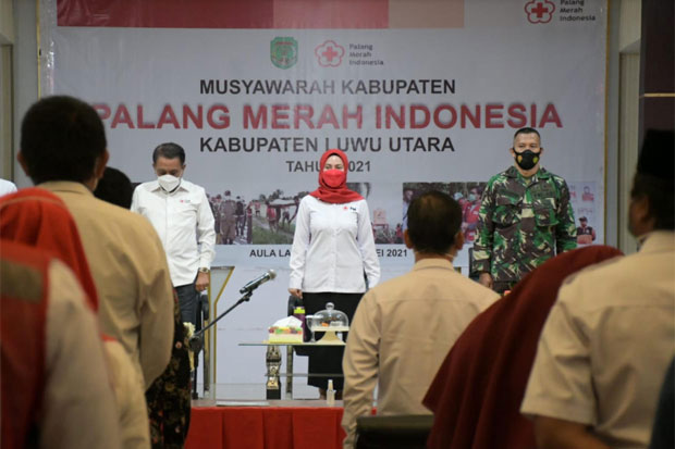 Indah Putri Indriani...