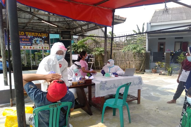 Puluhan Warga Perumahan...