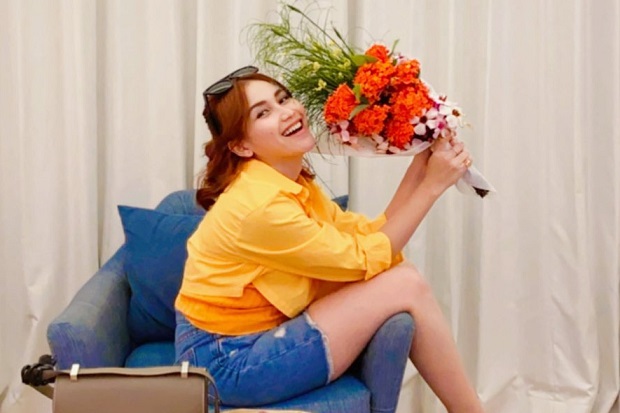 Ayu Ting Ting Pelit...