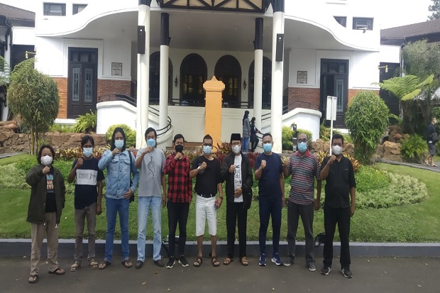 Hubungan PDIP dengan...