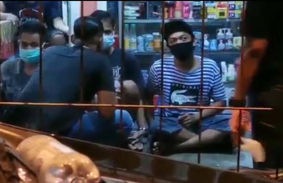 Prajurit Marinir Dikeroyok...