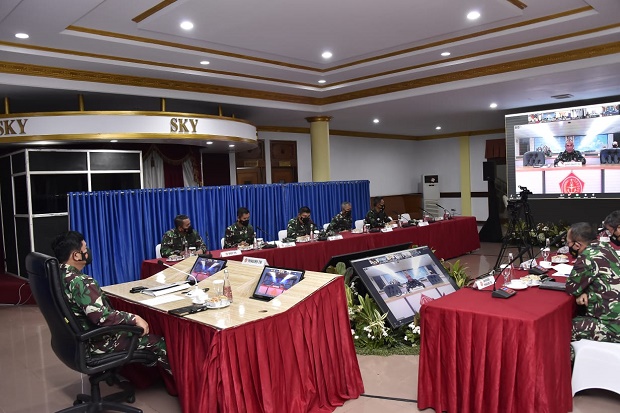 Panglima TNI Pimpin...