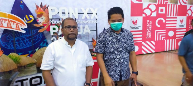 Gubernur Papua Lukas...
