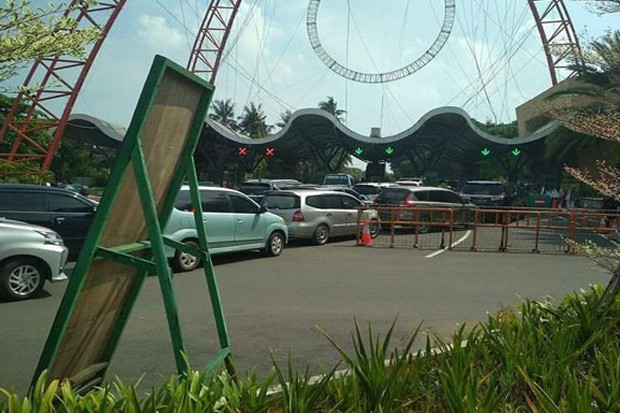 Antrean di Pintu Masuk...