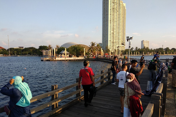 Pengunjung Ancol Antusias...