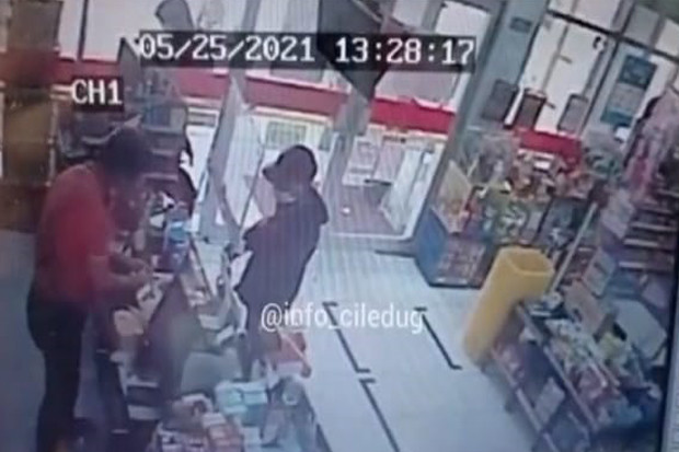 Kasir Minimarket Jadi...