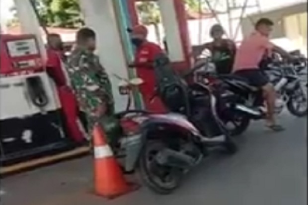 Tak Mau Antri Saat Isi...