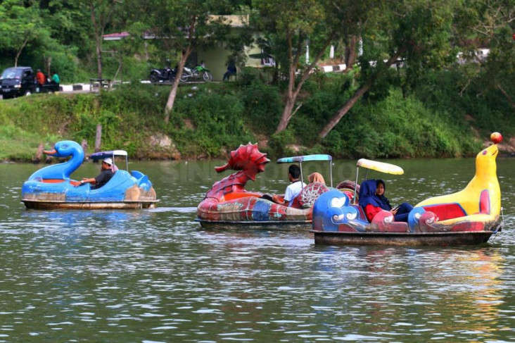 Asyik Berwisata, 5 Orang...
