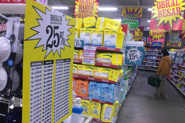 Pengunjung Hypermarket...