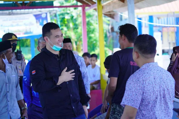 Temui Warga Pulau, Bupati...