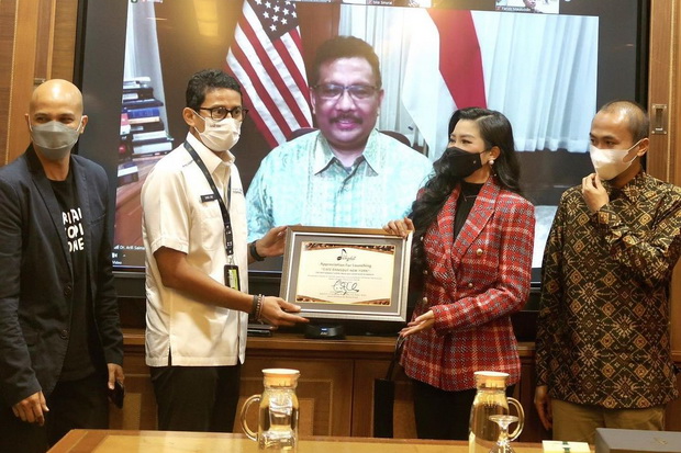 Sandiaga Uno Dukung...