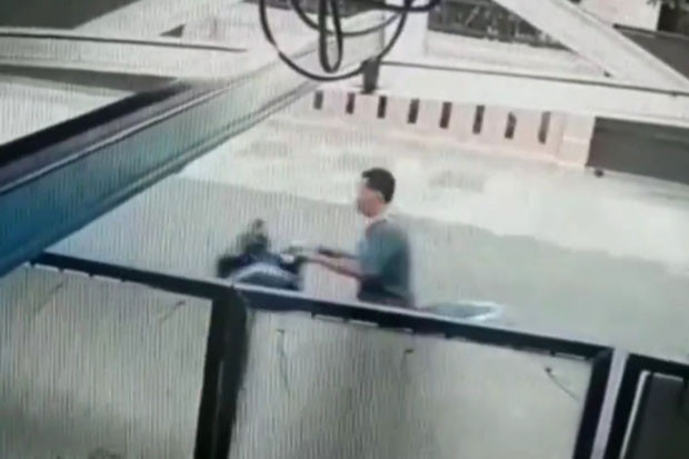 Kakak Adik Belanja Susu...