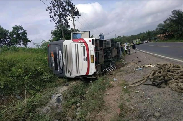 Kecelakaan Bus di Jalintim...