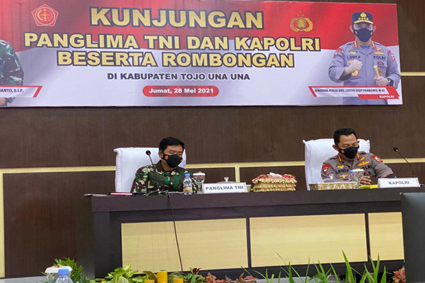 Kunjungi Satgas Madago...