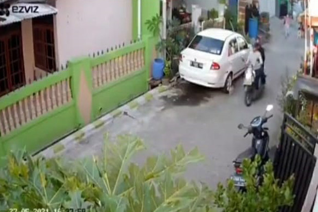 Terekam CCTV, 2 Jambret...