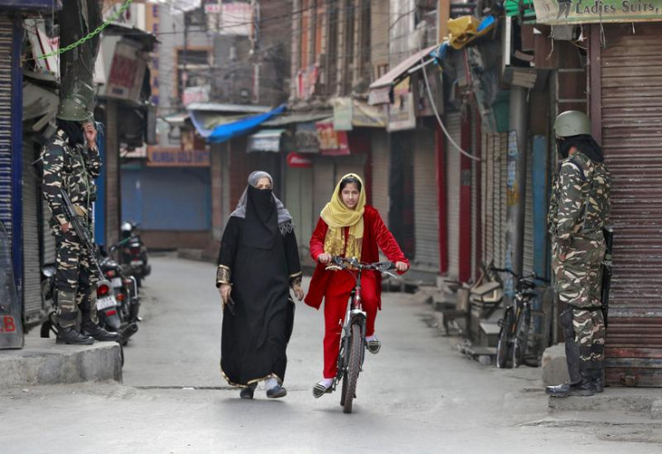 Pakistan: India Meniru...