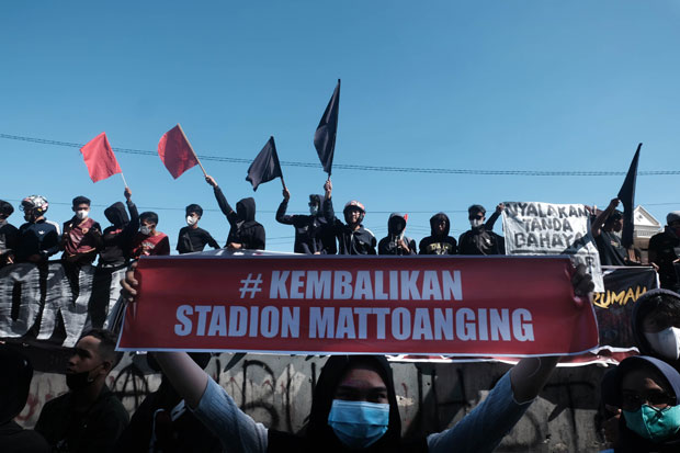 Suporter Unjuk Rasa...