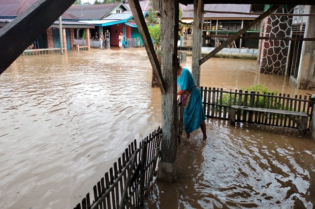 Banjir Bandang Terjang...