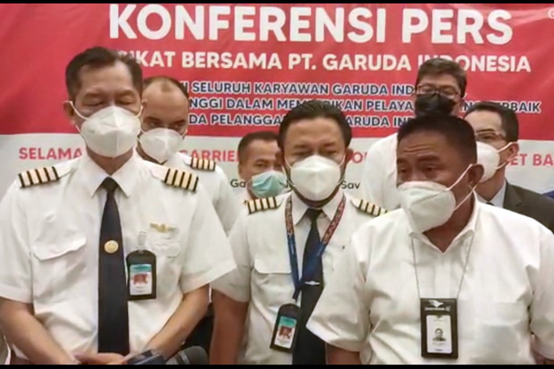 Karyawan Garuda Indonesia...