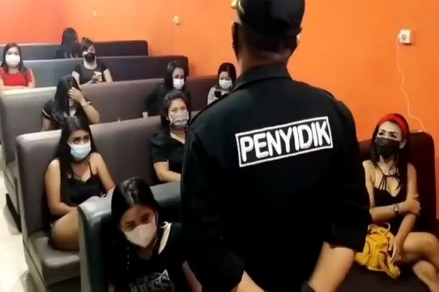Wanita-wanita Seksi...