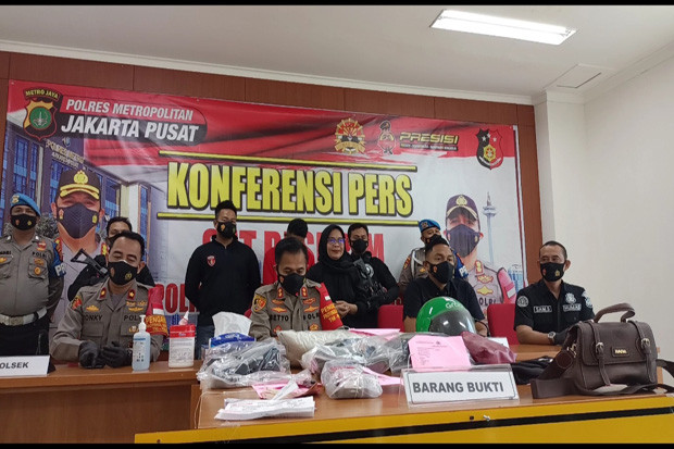 Pembunuhan Wanita Bugil...