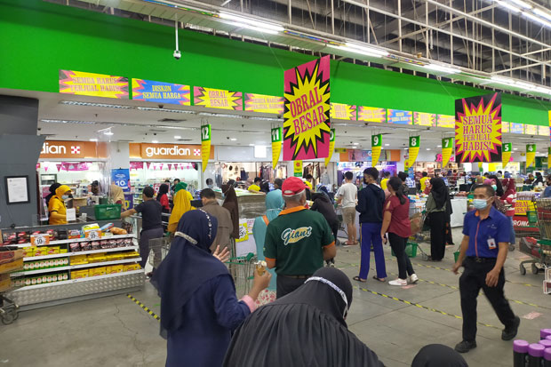 Giant Yasmin Ramai Jelang...