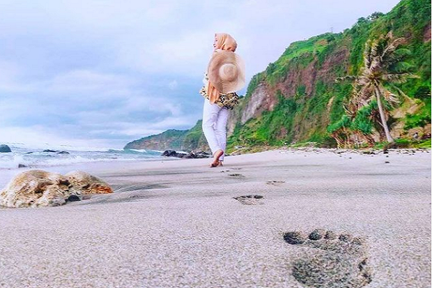 Menikmati Senja di Pantai...