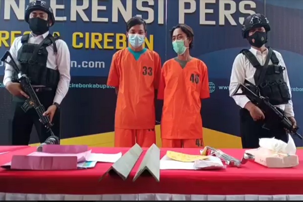 Gasak Besi SUTET, Kawanan...