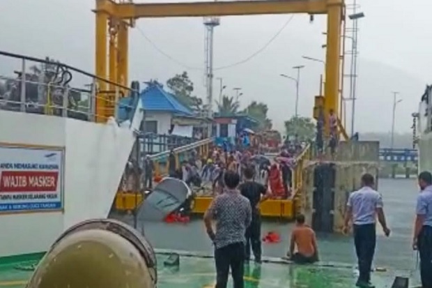 Jembatan Penghubung...