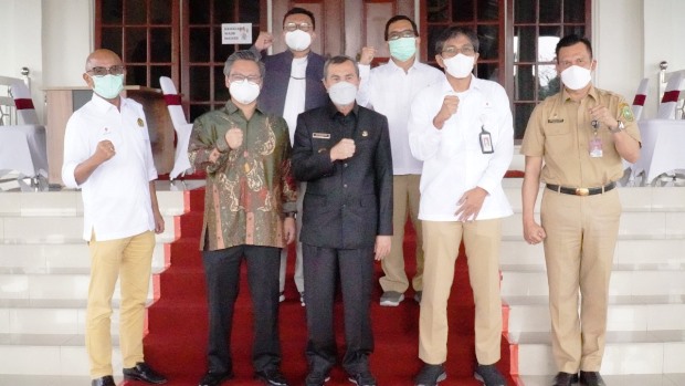 Gubernur Riau Dukung...