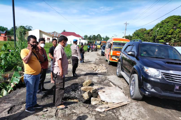 Jalan Provinsi di Panei...