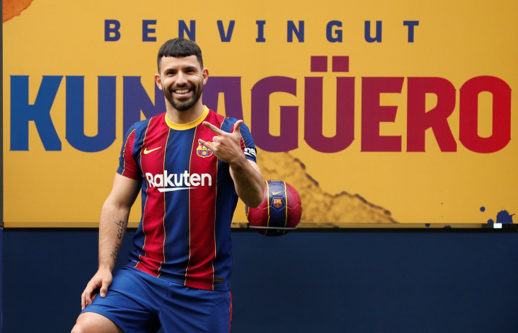 Aguero Resmi Bela Barcelona,...