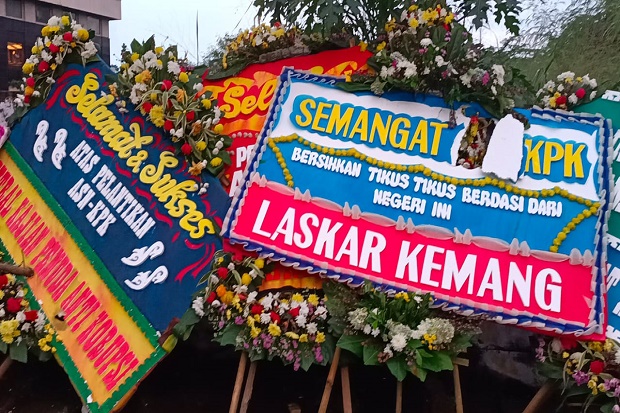 KPK Dibanjiri Karangan...