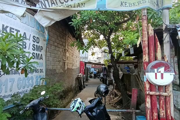 Puluhan Warga Positif...