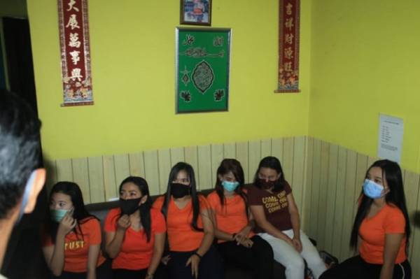 Curhat Terapis di Jakbar...