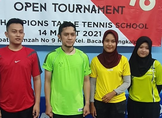 Dua Atlet Tenis Meja...