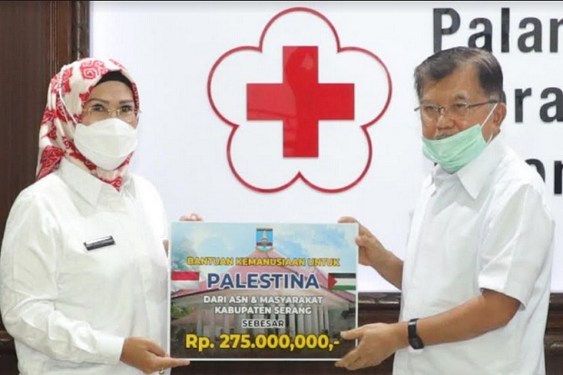 Pemkab Serang Serahkan...